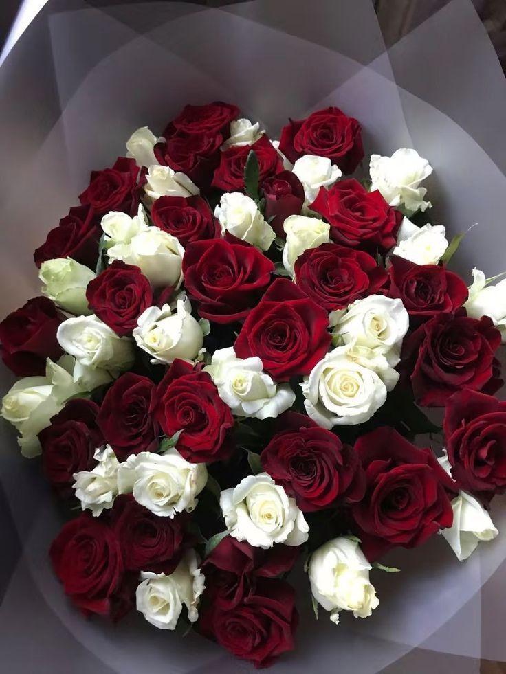 NeatPortalFrame workshop space where corporate flower arrangements are designed and prepared for business delivery